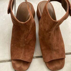 women worn Blondo Tan Sandals Open-Toe Block Heel size 9